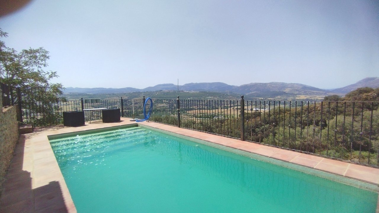 2334 Andalusien, Ronda, Finca mit 2 Häusern, 2 Pools zu verkaufen